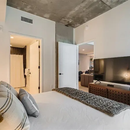 2Bd Condo-Rainey St-Best Views-Rt Pool Austin Exterior photo